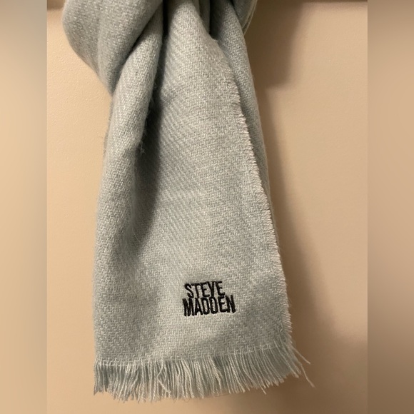 🆕Steven Madden Scarf - Baby blue - NWOT - Picture 4 of 5
